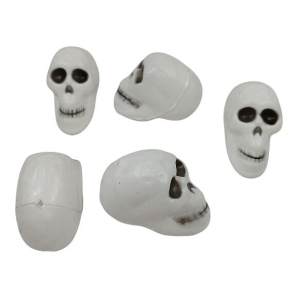 Bag Of 5 Mini Plastic Skulls Halloween Decor Cake Topper Toys Figurines Favors - Picture 1 of 7